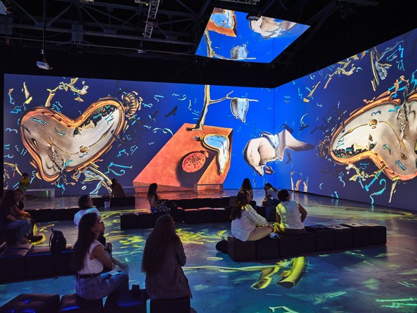 Фото мультимедийной выставки "Сальвадор Дали. Король сюрреализма" в ARTPLAY